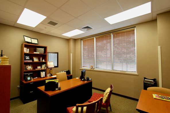 Class A Office/Medical : 2 Southern Point Pkwy, Hattiesburg, MS 39401